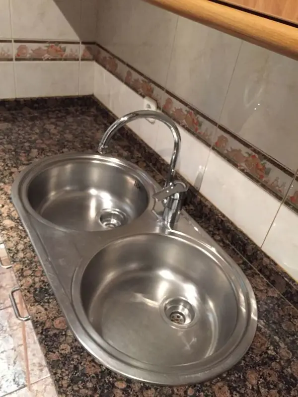 Neteja profunda de pica i taulell a Barcelona