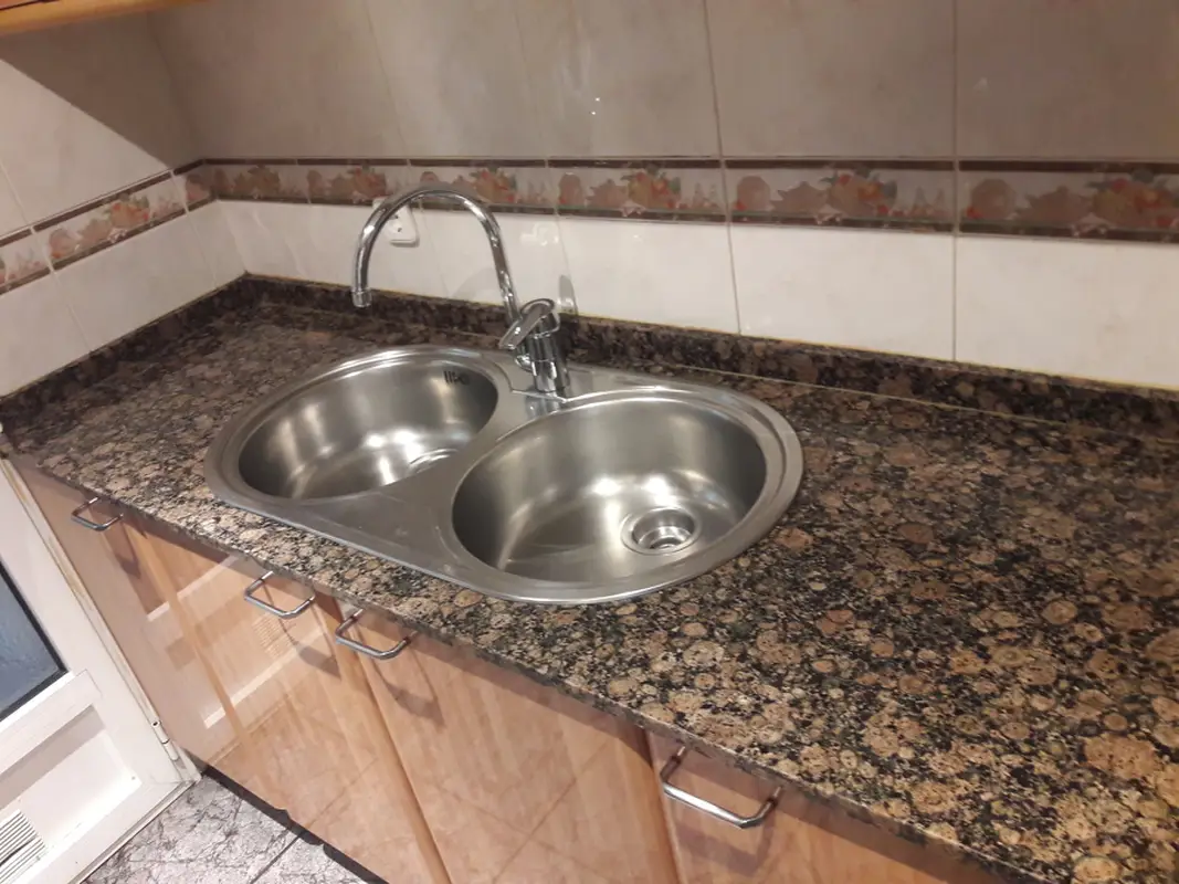 Buidatge de pisos i neteja extrema de cuina a Barcelona