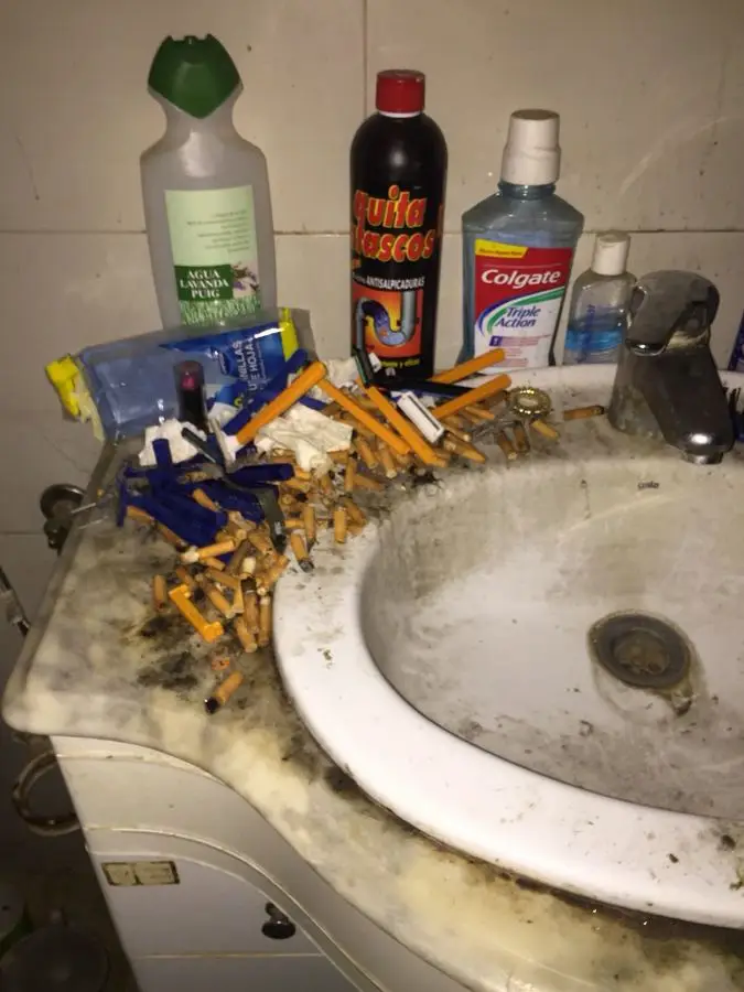 Buidatge de pisos i neteja extrema de bany a Barcelona