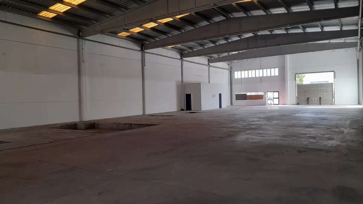 Pintura i neteja professional en naus industrials de Barcelona
