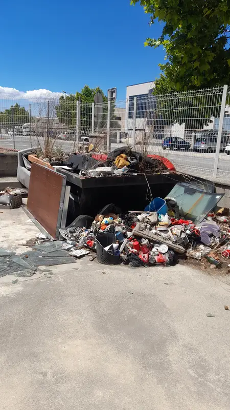 Contenidor per a buidatge de naus industrials a Barcelona