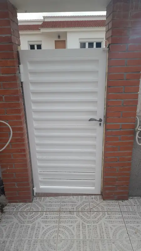 Resultat de neteja i reparacions en accés exterior a Barcelona